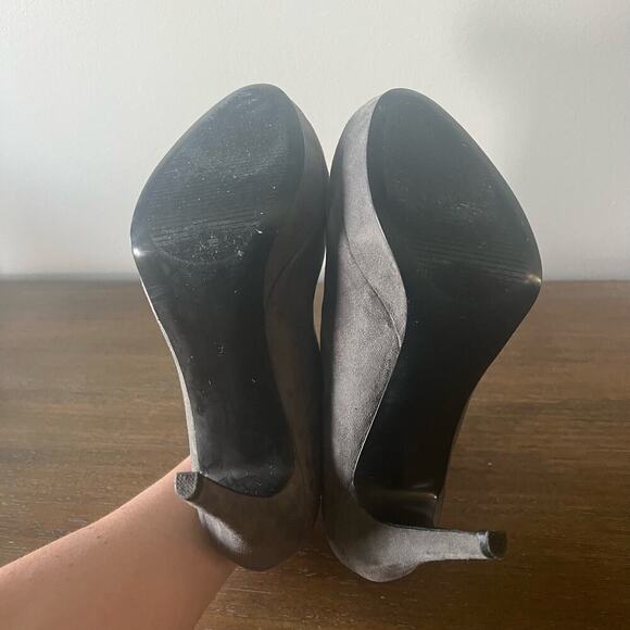 Audrey Brooke Woman’s Gray Suede Ankle Bootie Hi Heel Pumps- Size 9 - Picture 7 of 12